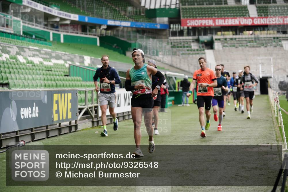 05.10.2025 - 20. swb-Marathon Bremen Michael Burmester http://msf.ph/oto/9326548 05.10.2025 12:49:24 Laufen im Stadion 150, 187, 270, 424, 1195, 1257, 1535, 1609, 1625, 1654, 1727, 1876, 1904, 2044, 2119, 2356, 2594, 2988, 2990, 3124, 3544, 3738, 3960, 4385, 4438, 5599, 6171, 6431, 6463, 6619, 6805, 6877, 7647, 7904, 7987, 8216, 8507, 8630, 8687, 9114, 492, 1724, 2974, 3320, 3819, 5103, 5786, 6251, 6632, 8244, 8687, 8897, 8923 meine-sportfotos.de