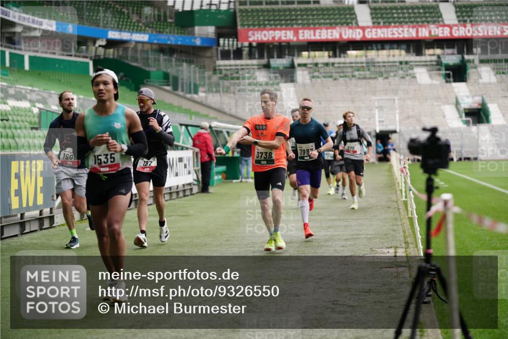 05.10.2025 - 20. swb-Marathon Bremen Michael Burmester http://msf.ph/oto/9326550 05.10.2025 12:49:25 Laufen im Stadion 150, 187, 270, 424, 1195, 1257, 1535, 1609, 1625, 1654, 1727, 1876, 1904, 2044, 2119, 2356, 2594, 2988, 2990, 3124, 3544, 3738, 3960, 4385, 4438, 5599, 6171, 6431, 6463, 6619, 6805, 6877, 7647, 7904, 7987, 8216, 8507, 8630, 9114, 492, 1625, 1724, 2974, 3320, 3819, 5103, 5786, 6251, 6632, 8244, 8687, 8897, 8923 meine-sportfotos.de