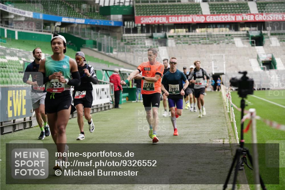 05.10.2025 - 20. swb-Marathon Bremen Michael Burmester http://msf.ph/oto/9326552 05.10.2025 12:49:25 Laufen im Stadion 150, 187, 270, 424, 1195, 1257, 1535, 1609, 1625, 1654, 1727, 1876, 1904, 2044, 2119, 2356, 2594, 2988, 2990, 3124, 3544, 3738, 3960, 4385, 4438, 5599, 6171, 6431, 6463, 6619, 6805, 6877, 7647, 7904, 7987, 8216, 8507, 8630, 9114, 492, 1625, 1724, 2974, 3320, 3819, 5103, 5786, 6251, 6632, 8244, 8687, 8897, 8923 meine-sportfotos.de