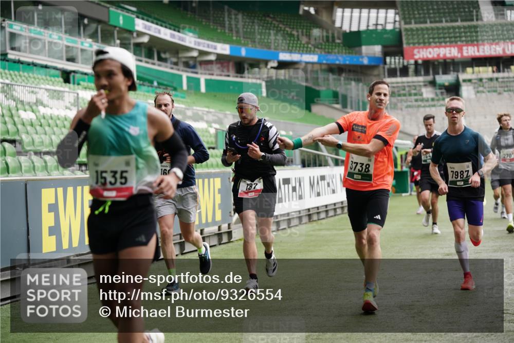 05.10.2025 - 20. swb-Marathon Bremen Michael Burmester http://msf.ph/oto/9326554 05.10.2025 12:49:26 Laufen im Stadion 150, 187, 270, 424, 1195, 1257, 1535, 1609, 1654, 1727, 1876, 1904, 2044, 2119, 2356, 2594, 2988, 2990, 3124, 3544, 3738, 3960, 4385, 4438, 5599, 6171, 6431, 6463, 6619, 6805, 6877, 7647, 7904, 7987, 8216, 8507, 8630, 9114, 492, 1625, 1724, 2974, 3320, 3819, 5103, 5786, 6251, 6463, 6632, 8244, 8687, 8897, 8923 meine-sportfotos.de