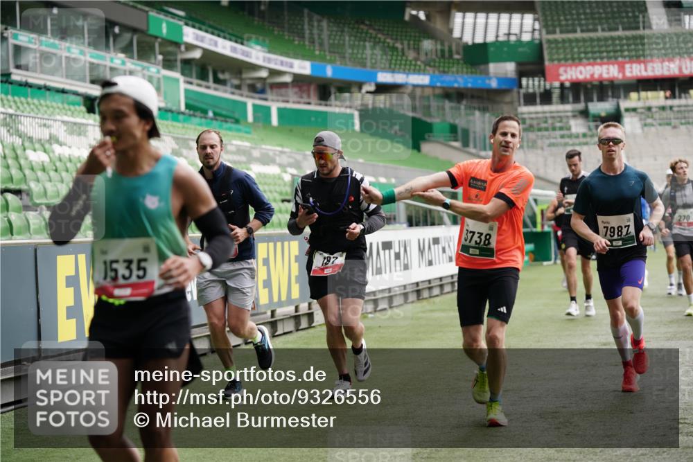 05.10.2025 - 20. swb-Marathon Bremen Michael Burmester http://msf.ph/oto/9326556 05.10.2025 12:49:26 Laufen im Stadion 150, 187, 270, 424, 1195, 1257, 1535, 1609, 1654, 1727, 1876, 1904, 2044, 2119, 2356, 2594, 2988, 2990, 3124, 3544, 3738, 3960, 4385, 4438, 5599, 6171, 6431, 6463, 6619, 6805, 6877, 7647, 7904, 7987, 8216, 8507, 8630, 9114, 492, 1625, 1724, 2974, 3320, 3819, 5103, 5786, 6251, 6463, 6632, 8244, 8687, 8897, 8923 meine-sportfotos.de