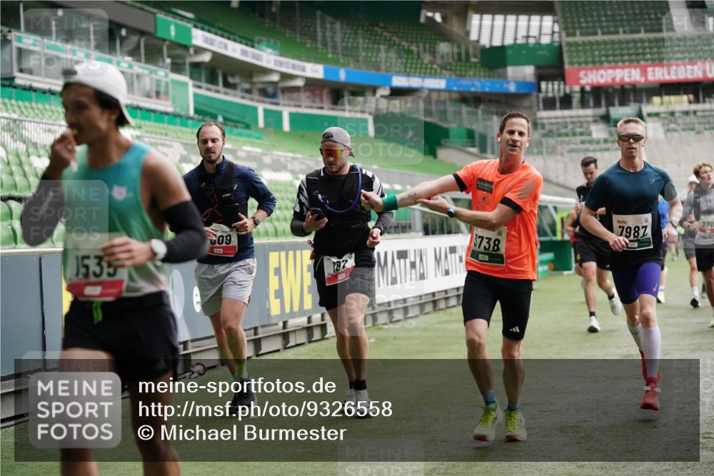 05.10.2025 - 20. swb-Marathon Bremen Michael Burmester http://msf.ph/oto/9326558 05.10.2025 12:49:26 Laufen im Stadion 150, 187, 270, 424, 1195, 1257, 1535, 1609, 1654, 1727, 1876, 1904, 2044, 2119, 2356, 2594, 2988, 2990, 3124, 3544, 3738, 3960, 4385, 4438, 5599, 6171, 6431, 6463, 6619, 6805, 6877, 7647, 7904, 7987, 8216, 8507, 8630, 9114, 492, 1625, 1724, 2974, 3320, 3819, 5103, 5786, 6251, 6463, 6632, 8244, 8687, 8897, 8923 meine-sportfotos.de