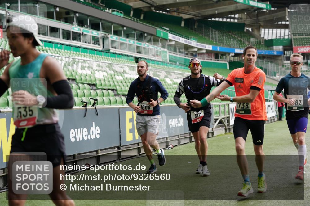 05.10.2025 - 20. swb-Marathon Bremen Michael Burmester http://msf.ph/oto/9326560 05.10.2025 12:49:27 Laufen im Stadion 150, 187, 270, 424, 1195, 1257, 1535, 1609, 1654, 1727, 1876, 1904, 2044, 2119, 2356, 2594, 2988, 2990, 3124, 3544, 3738, 3960, 4385, 4438, 5599, 6171, 6431, 6619, 6805, 6877, 7647, 7904, 7987, 8216, 8507, 8630, 9114, 492, 1625, 1724, 2974, 3320, 3819, 5103, 5599, 5786, 6251, 6463, 6632, 8244, 8687, 8897, 8923 meine-sportfotos.de