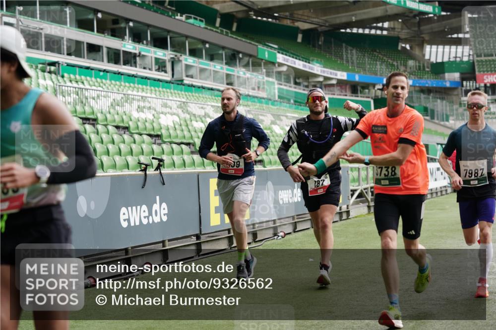 05.10.2025 - 20. swb-Marathon Bremen Michael Burmester http://msf.ph/oto/9326562 05.10.2025 12:49:27 Laufen im Stadion 150, 187, 270, 424, 1195, 1257, 1535, 1609, 1654, 1727, 1876, 1904, 2044, 2119, 2356, 2594, 2988, 2990, 3124, 3544, 3738, 3960, 4385, 4438, 5599, 6171, 6431, 6619, 6805, 6877, 7647, 7904, 7987, 8216, 8507, 8630, 9114, 492, 1625, 1724, 2974, 3320, 3819, 5103, 5599, 5786, 6251, 6463, 6632, 8244, 8687, 8897, 8923 meine-sportfotos.de