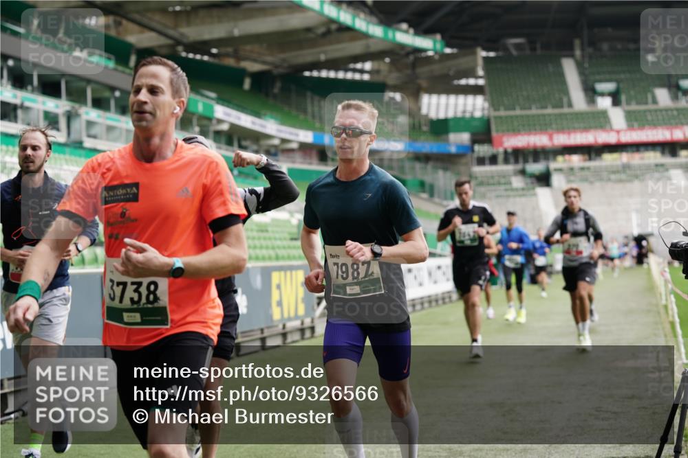 05.10.2025 - 20. swb-Marathon Bremen Michael Burmester http://msf.ph/oto/9326566 05.10.2025 12:49:28 Laufen im Stadion 150, 187, 270, 424, 1195, 1257, 1535, 1609, 1654, 1727, 1876, 1904, 2044, 2119, 2356, 2594, 2988, 2990, 3124, 3544, 3738, 3960, 4385, 4438, 4870, 6171, 6431, 6619, 6805, 6877, 7647, 7904, 7987, 8216, 8507, 8630, 9114, 492, 1625, 1724, 3320, 3819, 5103, 5599, 5786, 6251, 6463, 6632, 8244, 8507, 8687, 8897, 8923 meine-sportfotos.de