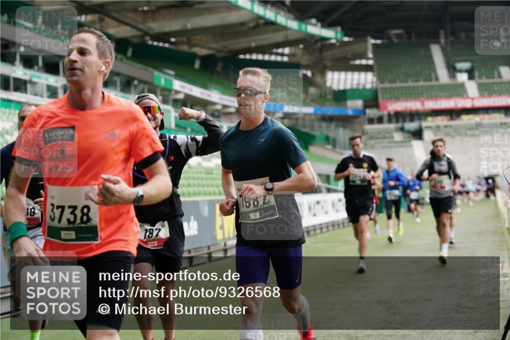 05.10.2025 - 20. swb-Marathon Bremen Michael Burmester http://msf.ph/oto/9326568 05.10.2025 12:49:28 Laufen im Stadion 150, 187, 270, 424, 1195, 1257, 1535, 1609, 1654, 1727, 1876, 1904, 2044, 2119, 2356, 2594, 2988, 2990, 3124, 3544, 3738, 3960, 4385, 4438, 4870, 6171, 6431, 6619, 6805, 6877, 7647, 7904, 7987, 8216, 8507, 8630, 9114, 492, 1625, 1724, 3320, 3819, 5103, 5599, 5786, 6251, 6463, 6632, 8244, 8507, 8687, 8897, 8923 meine-sportfotos.de