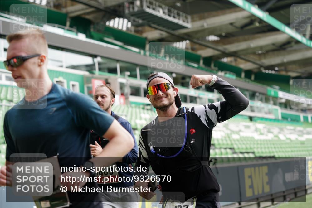 05.10.2025 - 20. swb-Marathon Bremen Michael Burmester http://msf.ph/oto/9326570 05.10.2025 12:49:29 Laufen im Stadion 150, 187, 270, 424, 1195, 1257, 1535, 1609, 1654, 1727, 1876, 1904, 2044, 2119, 2356, 2594, 2988, 2990, 3124, 3544, 3738, 3960, 4385, 4438, 4870, 6171, 6431, 6619, 6805, 6877, 7647, 7904, 7987, 8216, 8630, 9114, 492, 1625, 3320, 3819, 5103, 5599, 5786, 6463, 6632, 8244, 8507, 8687, 8897, 8923 meine-sportfotos.de