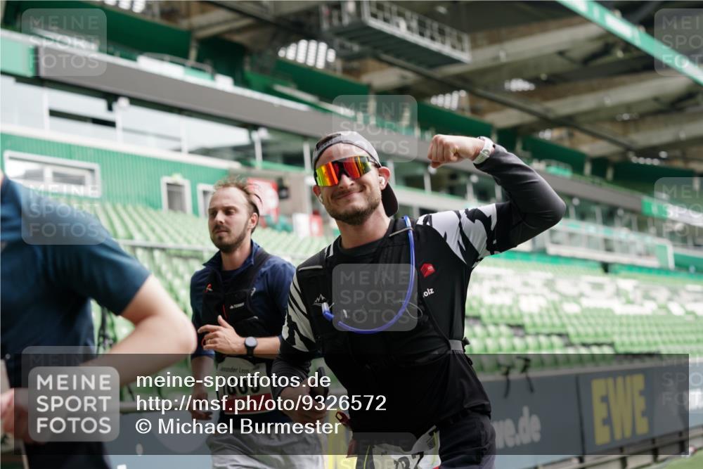 05.10.2025 - 20. swb-Marathon Bremen Michael Burmester http://msf.ph/oto/9326572 05.10.2025 12:49:29 Laufen im Stadion 150, 187, 270, 424, 1195, 1257, 1535, 1609, 1654, 1727, 1876, 1904, 2044, 2119, 2356, 2594, 2988, 2990, 3124, 3544, 3738, 3960, 4385, 4438, 4870, 6171, 6431, 6619, 6805, 6877, 7647, 7904, 7987, 8216, 8630, 9114, 492, 1625, 3320, 3819, 5103, 5599, 5786, 6463, 6632, 8244, 8507, 8687, 8897, 8923 meine-sportfotos.de