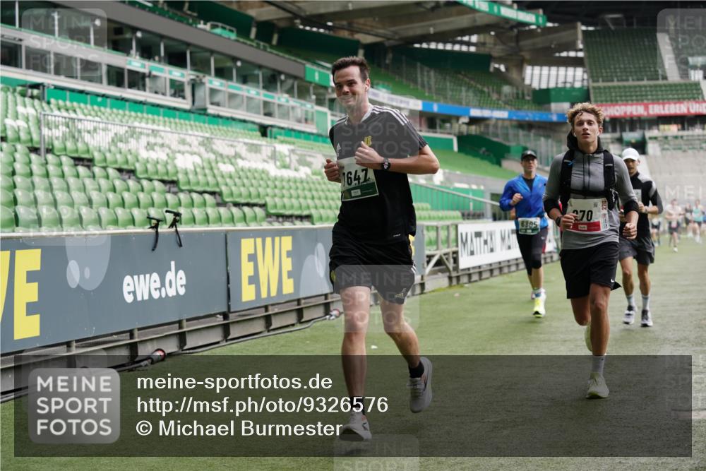 05.10.2025 - 20. swb-Marathon Bremen Michael Burmester http://msf.ph/oto/9326576 05.10.2025 12:49:31 Laufen im Stadion 150, 187, 270, 424, 1195, 1257, 1535, 1609, 1654, 1727, 1876, 1904, 2044, 2119, 2356, 2594, 2988, 2990, 3124, 3544, 3738, 3960, 4385, 4438, 4870, 5894, 6431, 6619, 6805, 6877, 7647, 7987, 8216, 8630, 9114, 492, 1625, 3320, 3819, 5103, 5599, 6171, 6463, 6632, 7904, 8244, 8507, 8687, 8897 meine-sportfotos.de