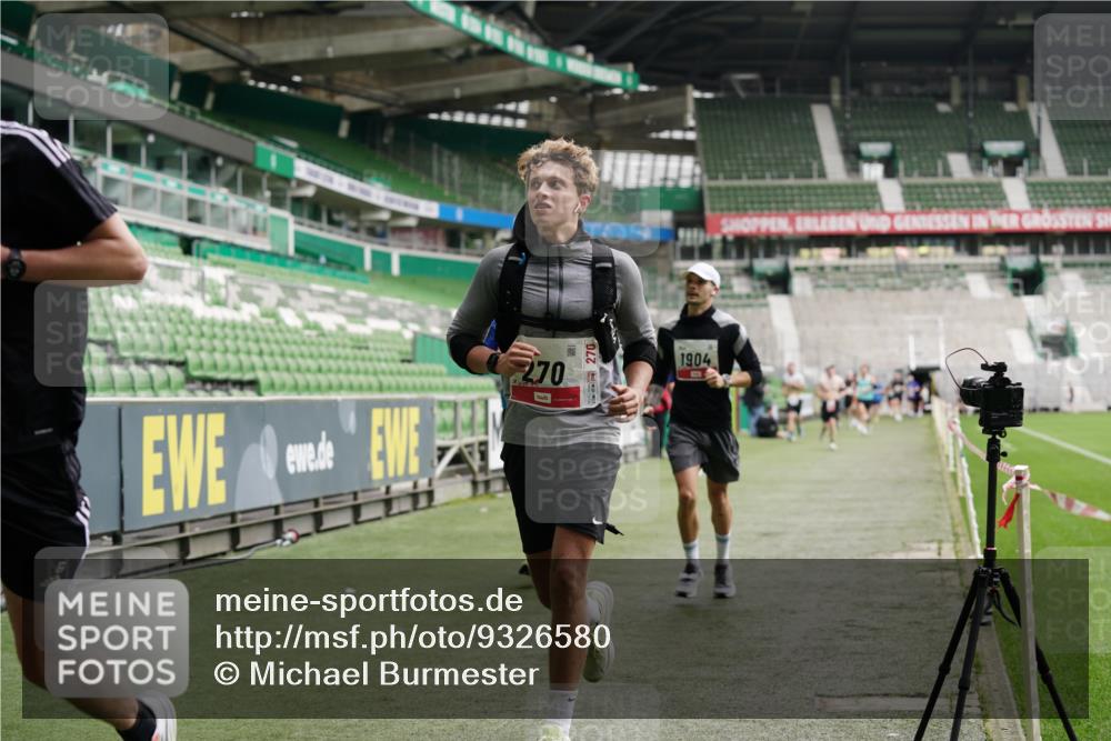 05.10.2025 - 20. swb-Marathon Bremen Michael Burmester http://msf.ph/oto/9326580 05.10.2025 12:49:31 Laufen im Stadion 150, 187, 270, 424, 1195, 1257, 1535, 1609, 1654, 1727, 1876, 1904, 2044, 2119, 2356, 2594, 2988, 2990, 3124, 3544, 3738, 3960, 4385, 4438, 4870, 5894, 6431, 6619, 6805, 6877, 7647, 7987, 8216, 8630, 9114, 492, 1625, 3320, 3819, 5103, 5599, 6171, 6463, 6632, 7904, 8244, 8507, 8687, 8897 meine-sportfotos.de