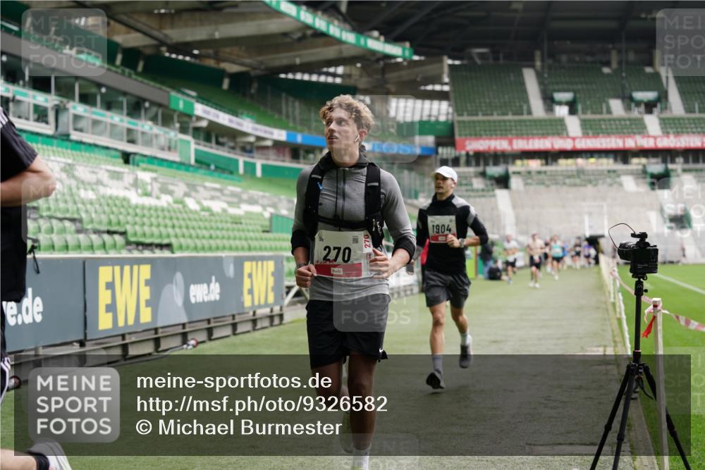 05.10.2025 - 20. swb-Marathon Bremen Michael Burmester http://msf.ph/oto/9326582 05.10.2025 12:49:31 Laufen im Stadion 150, 187, 270, 424, 1195, 1257, 1535, 1609, 1654, 1727, 1876, 1904, 2044, 2119, 2356, 2594, 2988, 2990, 3124, 3544, 3738, 3960, 4385, 4438, 4870, 5894, 6431, 6619, 6805, 6877, 7647, 7987, 8216, 8630, 9114, 492, 1625, 3320, 3819, 5103, 5599, 6171, 6463, 6632, 7904, 8244, 8507, 8687, 8897 meine-sportfotos.de