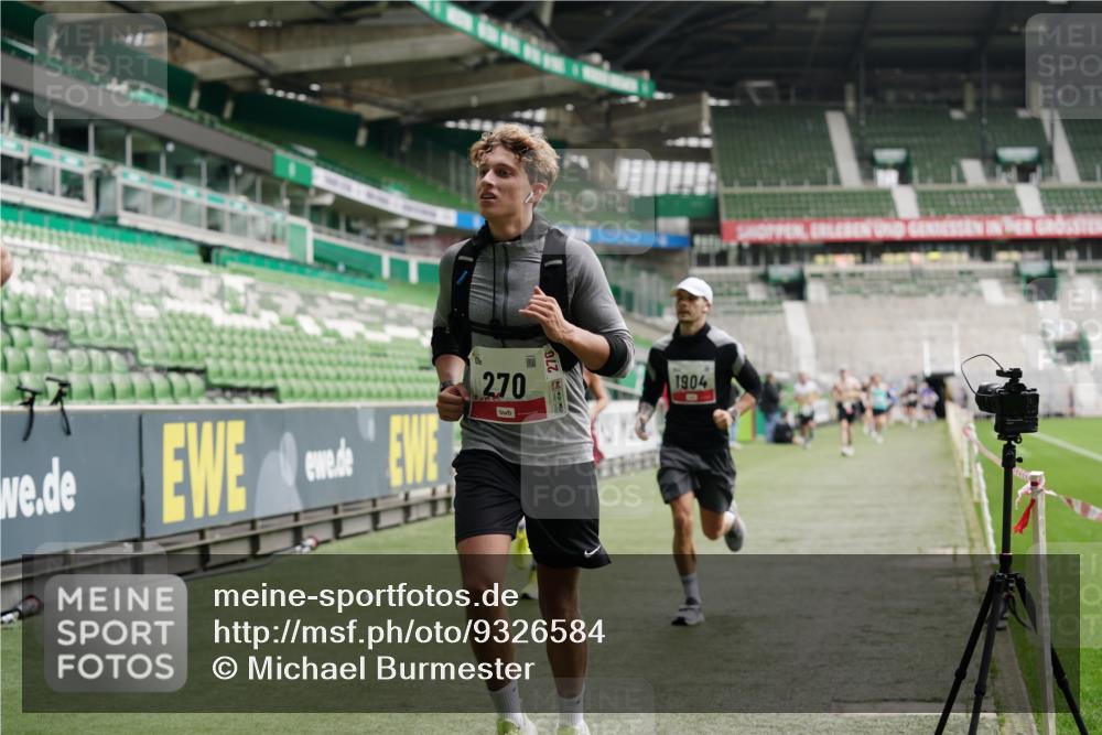05.10.2025 - 20. swb-Marathon Bremen Michael Burmester http://msf.ph/oto/9326584 05.10.2025 12:49:31 Laufen im Stadion 150, 187, 270, 424, 1195, 1257, 1535, 1609, 1654, 1727, 1876, 1904, 2044, 2119, 2356, 2594, 2988, 2990, 3124, 3544, 3738, 3960, 4385, 4438, 4870, 5894, 6431, 6619, 6805, 6877, 7647, 7987, 8216, 8630, 9114, 492, 1625, 3320, 3819, 5103, 5599, 6171, 6463, 6632, 7904, 8244, 8507, 8687, 8897 meine-sportfotos.de