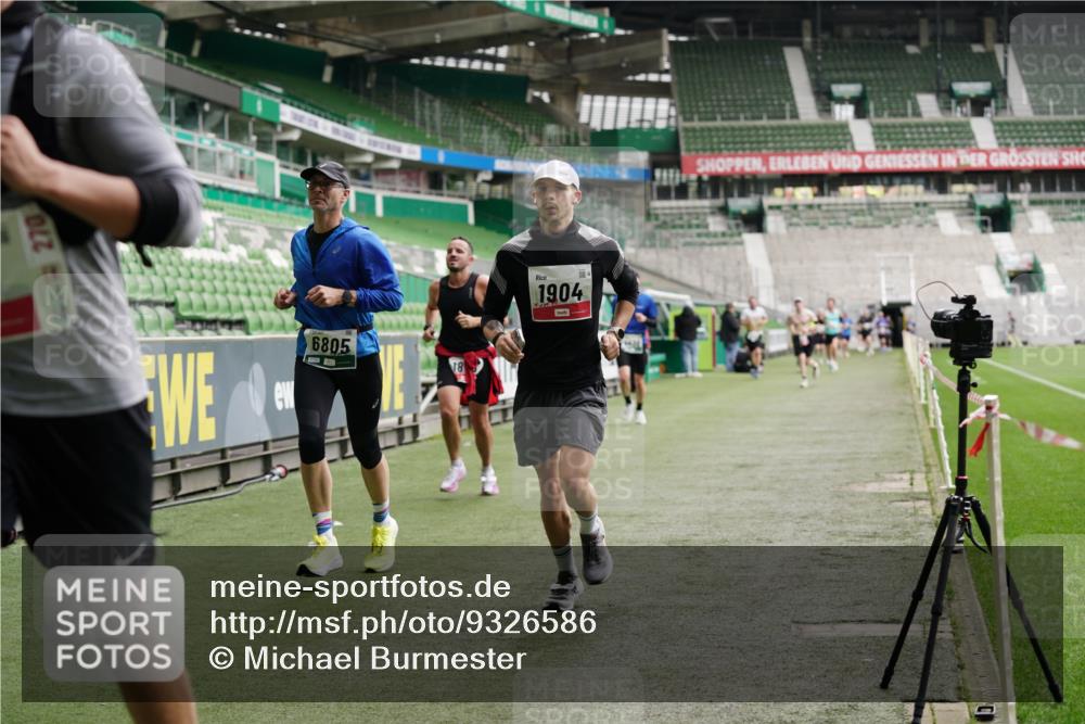 05.10.2025 - 20. swb-Marathon Bremen Michael Burmester http://msf.ph/oto/9326586 05.10.2025 12:49:32 Laufen im Stadion 150, 187, 270, 424, 1195, 1257, 1535, 1609, 1654, 1727, 1876, 1904, 2044, 2119, 2356, 2594, 2988, 2990, 3124, 3544, 3738, 3885, 3960, 4385, 4438, 4870, 5894, 6431, 6619, 6805, 6877, 7647, 7987, 8216, 8630, 9114, 492, 1625, 3320, 3819, 5103, 5599, 6171, 6463, 6632, 7904, 8507, 8687, 8897 meine-sportfotos.de