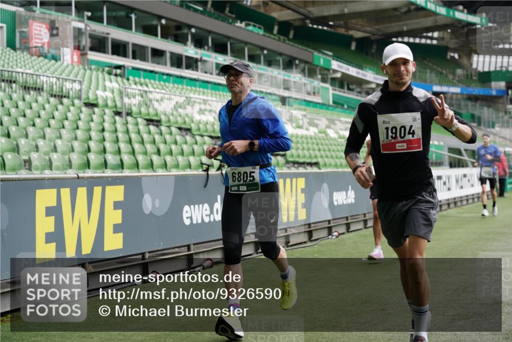 05.10.2025 - 20. swb-Marathon Bremen Michael Burmester http://msf.ph/oto/9326590 05.10.2025 12:49:33 Laufen im Stadion 150, 187, 270, 424, 1195, 1257, 1535, 1609, 1654, 1727, 1876, 1904, 2044, 2119, 2356, 2594, 2988, 2990, 3124, 3544, 3738, 3885, 3960, 4385, 4438, 4870, 5894, 6431, 6619, 6805, 6877, 7647, 7987, 8216, 8630, 9114, 492, 1625, 3320, 5599, 6171, 6463, 6632, 7904, 8507, 8687, 8897 meine-sportfotos.de