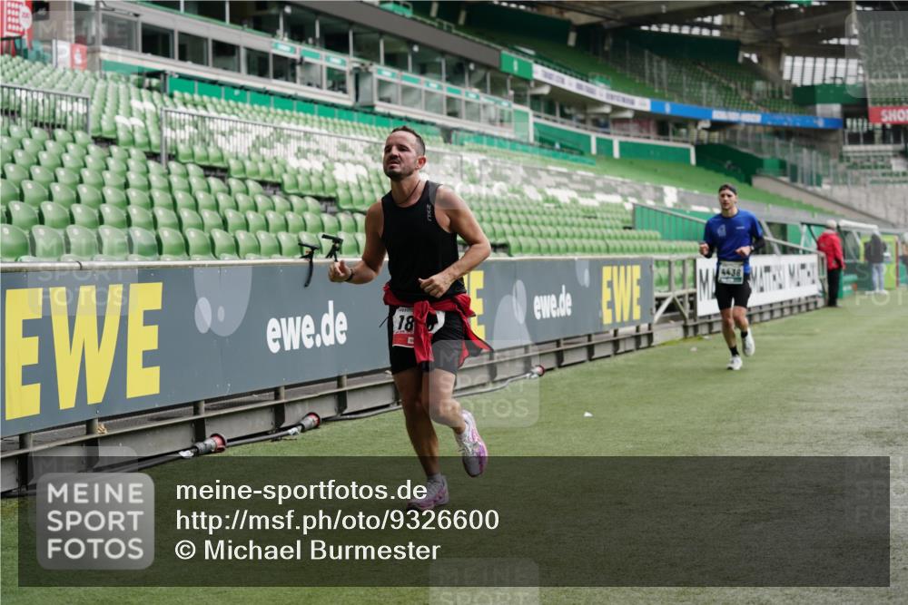 05.10.2025 - 20. swb-Marathon Bremen Michael Burmester http://msf.ph/oto/9326600 05.10.2025 12:49:35 Laufen im Stadion 150, 187, 270, 287, 424, 1195, 1257, 1535, 1609, 1654, 1727, 1876, 1904, 2044, 2119, 2356, 2594, 2988, 2990, 3124, 3544, 3738, 3885, 3960, 4006, 4385, 4438, 4870, 5894, 6431, 6619, 6805, 6877, 7647, 7987, 8216, 8401, 8536, 8630, 9114, 9118, 492, 1195, 1625, 3320, 5599, 6171, 6463, 6632, 7904, 8507, 8687, 8897 meine-sportfotos.de