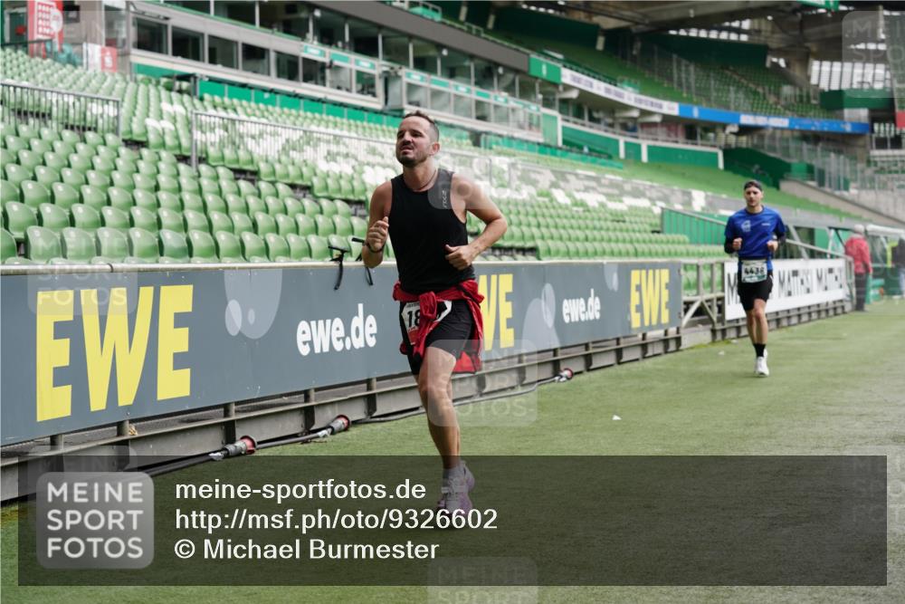 05.10.2025 - 20. swb-Marathon Bremen Michael Burmester http://msf.ph/oto/9326602 05.10.2025 12:49:35 Laufen im Stadion 150, 187, 270, 287, 424, 1195, 1257, 1535, 1609, 1654, 1727, 1876, 1904, 2044, 2119, 2356, 2594, 2988, 2990, 3124, 3544, 3738, 3885, 3960, 4006, 4385, 4438, 4870, 5894, 6431, 6619, 6805, 6877, 7647, 7987, 8216, 8401, 8536, 8630, 9114, 9118, 492, 1195, 1625, 3320, 5599, 6171, 6463, 6632, 7904, 8507, 8687, 8897 meine-sportfotos.de