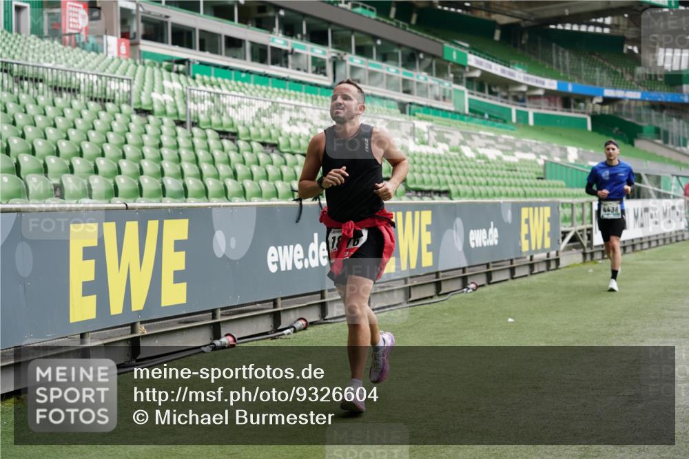 05.10.2025 - 20. swb-Marathon Bremen Michael Burmester http://msf.ph/oto/9326604 05.10.2025 12:49:35 Laufen im Stadion 150, 187, 270, 287, 424, 1195, 1257, 1535, 1609, 1654, 1727, 1876, 1904, 2044, 2119, 2356, 2594, 2988, 2990, 3124, 3544, 3738, 3885, 3960, 4006, 4385, 4438, 4870, 5894, 6431, 6619, 6805, 6877, 7647, 7987, 8216, 8401, 8536, 8630, 9114, 9118, 492, 1195, 1625, 3320, 5599, 6171, 6463, 6632, 7904, 8507, 8687, 8897 meine-sportfotos.de