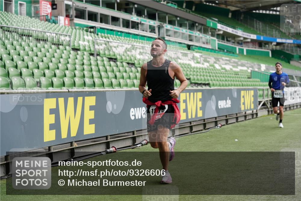 05.10.2025 - 20. swb-Marathon Bremen Michael Burmester http://msf.ph/oto/9326606 05.10.2025 12:49:35 Laufen im Stadion 150, 187, 270, 287, 424, 1195, 1257, 1535, 1609, 1654, 1727, 1876, 1904, 2044, 2119, 2356, 2594, 2988, 2990, 3124, 3544, 3738, 3885, 3960, 4006, 4385, 4438, 4870, 5894, 6431, 6619, 6805, 6877, 7647, 7987, 8216, 8401, 8536, 8630, 9114, 9118, 492, 1195, 1625, 3320, 5599, 6171, 6463, 6632, 7904, 8507, 8687, 8897 meine-sportfotos.de