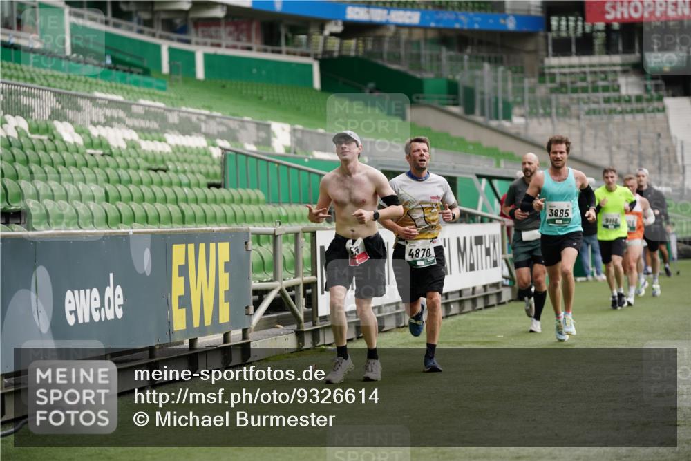 05.10.2025 - 20. swb-Marathon Bremen Michael Burmester http://msf.ph/oto/9326614 05.10.2025 12:49:41 Laufen im Stadion 150, 187, 217, 270, 287, 424, 511, 1257, 1535, 1609, 1654, 1727, 1876, 1904, 2044, 2119, 2356, 2594, 2988, 2990, 3124, 3544, 3738, 3885, 3960, 4006, 4385, 4438, 4870, 5894, 6214, 6431, 6619, 6805, 6877, 7647, 7987, 8216, 8401, 8536, 8873, 9118, 1195, 1625, 5599, 6171, 6463, 6632, 7904, 8507, 8630, 8687, 9114 meine-sportfotos.de