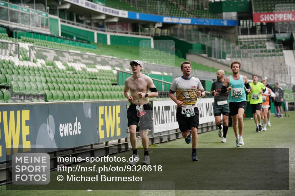 05.10.2025 - 20. swb-Marathon Bremen Michael Burmester http://msf.ph/oto/9326618 05.10.2025 12:49:42 Laufen im Stadion 150, 187, 217, 270, 287, 424, 511, 1257, 1535, 1609, 1654, 1727, 1876, 1904, 2044, 2119, 2356, 2594, 2988, 2990, 3124, 3353, 3544, 3738, 3885, 3960, 4006, 4385, 4438, 4870, 5894, 6214, 6431, 6619, 6805, 6877, 7647, 7987, 8216, 8401, 8536, 8873, 9118, 1195, 1625, 5599, 6171, 6463, 7904, 8507, 8630, 8687, 9114 meine-sportfotos.de