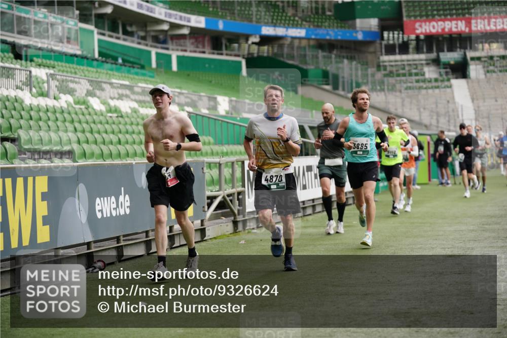 05.10.2025 - 20. swb-Marathon Bremen Michael Burmester http://msf.ph/oto/9326624 05.10.2025 12:49:42 Laufen im Stadion 150, 187, 217, 270, 287, 424, 511, 1257, 1535, 1609, 1654, 1727, 1876, 1904, 2044, 2119, 2356, 2594, 2988, 2990, 3124, 3353, 3544, 3738, 3885, 3960, 4006, 4385, 4438, 4870, 5894, 6214, 6431, 6619, 6805, 6877, 7647, 7987, 8216, 8401, 8536, 8873, 9118, 1195, 1625, 5599, 6171, 6463, 7904, 8507, 8630, 8687, 9114 meine-sportfotos.de