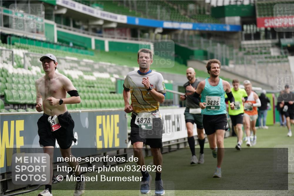 05.10.2025 - 20. swb-Marathon Bremen Michael Burmester http://msf.ph/oto/9326626 05.10.2025 12:49:43 Laufen im Stadion 150, 187, 217, 270, 287, 424, 511, 1257, 1388, 1535, 1609, 1654, 1727, 1876, 1904, 2044, 2119, 2356, 2594, 2988, 2990, 3124, 3353, 3544, 3738, 3885, 3960, 4006, 4385, 4438, 4870, 5894, 6214, 6431, 6619, 6805, 6877, 7647, 7987, 8216, 8401, 8536, 8873, 9118, 1195, 1625, 5599, 6171, 6463, 7904, 8507, 8630, 8687, 9114 meine-sportfotos.de