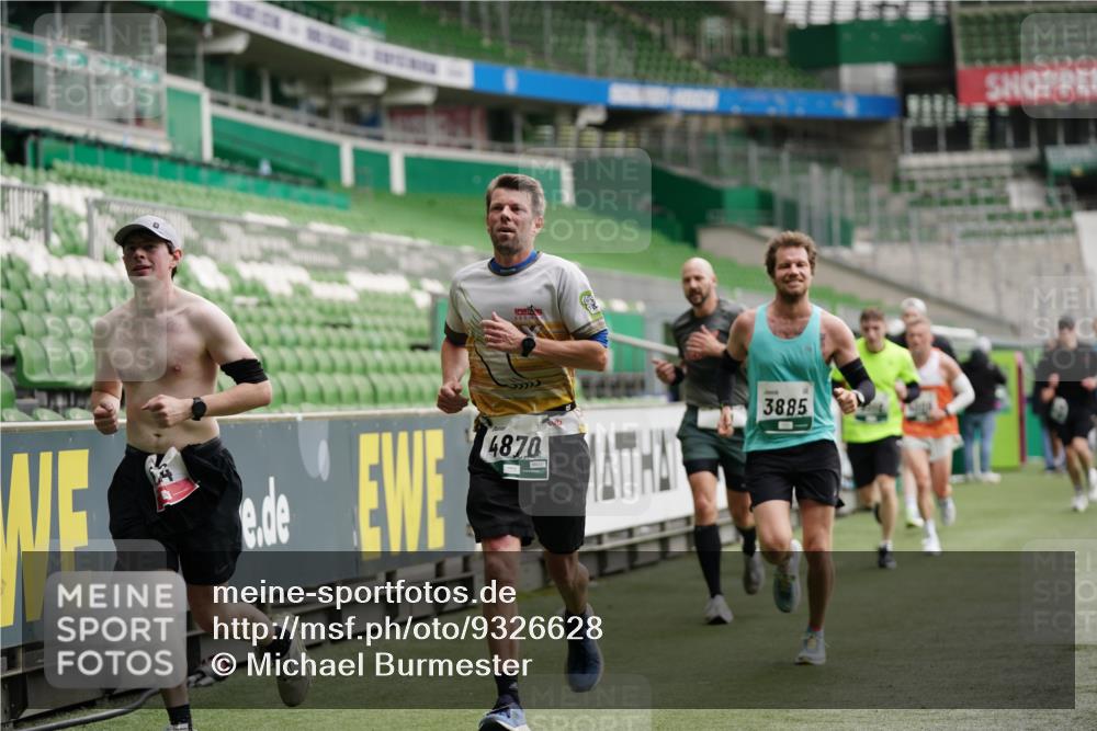 05.10.2025 - 20. swb-Marathon Bremen Michael Burmester http://msf.ph/oto/9326628 05.10.2025 12:49:43 Laufen im Stadion 150, 187, 217, 270, 287, 424, 511, 1257, 1388, 1535, 1609, 1654, 1727, 1876, 1904, 2044, 2119, 2356, 2594, 2988, 2990, 3124, 3353, 3544, 3738, 3885, 3960, 4006, 4385, 4438, 4870, 5894, 6214, 6431, 6619, 6805, 6877, 7647, 7987, 8216, 8401, 8536, 8873, 9118, 1195, 1625, 5599, 6171, 6463, 7904, 8507, 8630, 8687, 9114 meine-sportfotos.de