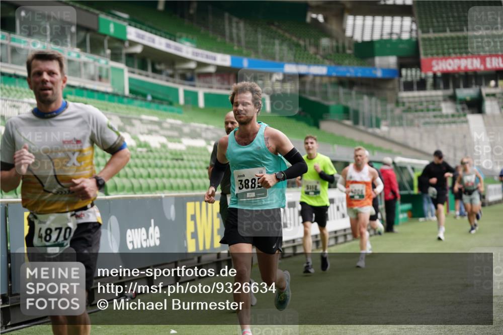 05.10.2025 - 20. swb-Marathon Bremen Michael Burmester http://msf.ph/oto/9326634 05.10.2025 12:49:45 Laufen im Stadion 150, 187, 217, 270, 287, 424, 511, 845, 1257, 1388, 1535, 1609, 1654, 1727, 1876, 1904, 2044, 2356, 2594, 2988, 2990, 3124, 3353, 3544, 3738, 3885, 3960, 4006, 4385, 4438, 4870, 5118, 5894, 6214, 6431, 6619, 6805, 6877, 7647, 7987, 8216, 8401, 8536, 8873, 9118, 1195, 1625, 1654, 2119, 5599, 6171, 6463, 7904, 8507, 8630, 9114 meine-sportfotos.de