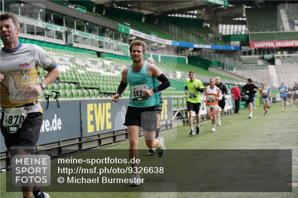 05.10.2025 - 20. swb-Marathon Bremen Michael Burmester http://msf.ph/oto/9326638 05.10.2025 12:49:46 Laufen im Stadion 150, 187, 217, 270, 287, 424, 511, 845, 939, 1257, 1388, 1535, 1609, 1727, 1876, 1904, 2044, 2356, 2594, 2988, 2990, 3124, 3353, 3544, 3738, 3885, 3960, 4006, 4385, 4438, 4870, 5118, 5894, 6214, 6431, 6619, 6805, 6877, 7647, 7987, 8216, 8401, 8536, 8873, 9118, 1195, 1654, 2119, 5599, 6171, 6463, 7904, 8507, 8630, 9114 meine-sportfotos.de