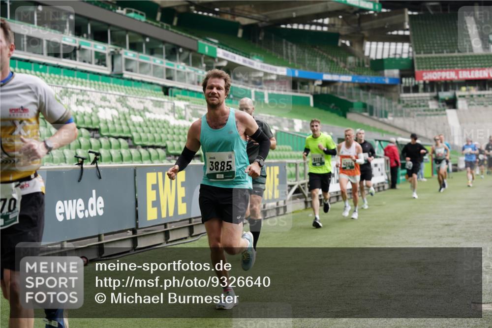 05.10.2025 - 20. swb-Marathon Bremen Michael Burmester http://msf.ph/oto/9326640 05.10.2025 12:49:46 Laufen im Stadion 150, 187, 217, 270, 287, 424, 511, 845, 939, 1257, 1388, 1535, 1609, 1727, 1876, 1904, 2044, 2356, 2594, 2988, 2990, 3124, 3353, 3544, 3738, 3885, 3960, 4006, 4385, 4438, 4870, 5118, 5894, 6214, 6431, 6619, 6805, 6877, 7647, 7987, 8216, 8401, 8536, 8873, 9118, 1195, 1654, 2119, 5599, 6171, 6463, 7904, 8507, 8630, 9114 meine-sportfotos.de