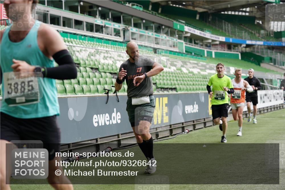 05.10.2025 - 20. swb-Marathon Bremen Michael Burmester http://msf.ph/oto/9326642 05.10.2025 12:49:47 Laufen im Stadion 150, 187, 217, 270, 287, 424, 511, 845, 939, 1257, 1388, 1535, 1609, 1727, 1876, 1904, 2044, 2356, 2594, 2988, 2990, 3124, 3353, 3544, 3738, 3885, 3960, 4006, 4367, 4385, 4438, 4870, 5118, 5894, 6214, 6431, 6619, 6805, 6877, 7647, 7987, 8216, 8401, 8536, 8873, 9118, 1195, 1654, 2119, 4385, 5599, 6171, 7904, 8507, 8630, 9114 meine-sportfotos.de