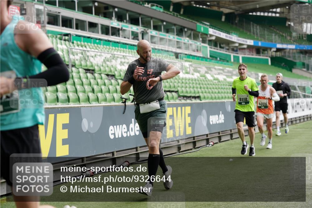 05.10.2025 - 20. swb-Marathon Bremen Michael Burmester http://msf.ph/oto/9326644 05.10.2025 12:49:47 Laufen im Stadion 150, 187, 217, 270, 287, 424, 511, 845, 939, 1257, 1388, 1535, 1609, 1727, 1876, 1904, 2044, 2356, 2594, 2988, 2990, 3124, 3353, 3544, 3738, 3885, 3960, 4006, 4367, 4385, 4438, 4870, 5118, 5894, 6214, 6431, 6619, 6805, 6877, 7647, 7987, 8216, 8401, 8536, 8873, 9118, 1195, 1654, 2119, 4385, 5599, 6171, 7904, 8507, 8630, 9114 meine-sportfotos.de