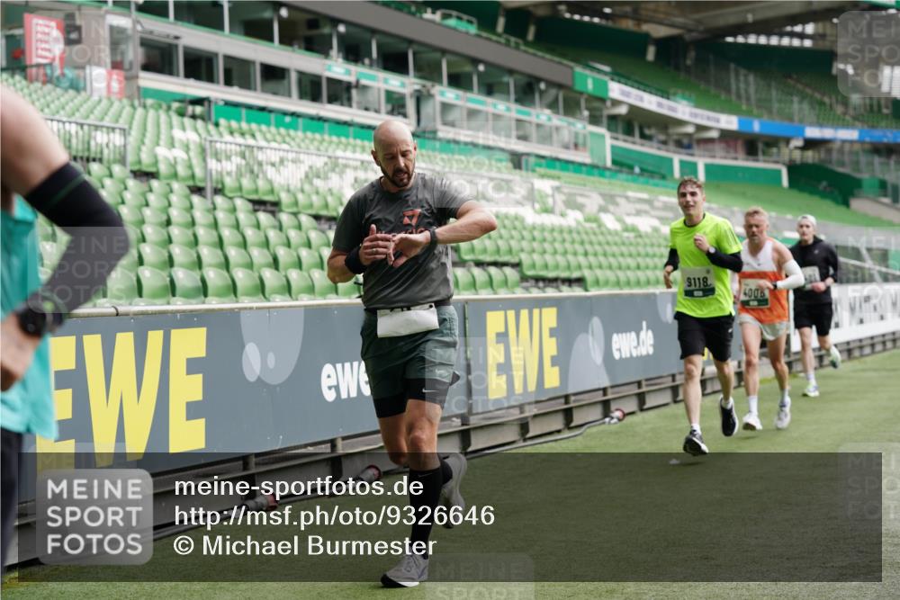 05.10.2025 - 20. swb-Marathon Bremen Michael Burmester http://msf.ph/oto/9326646 05.10.2025 12:49:47 Laufen im Stadion 150, 187, 217, 270, 287, 424, 511, 845, 939, 1257, 1388, 1535, 1609, 1727, 1876, 1904, 2044, 2356, 2594, 2988, 2990, 3124, 3353, 3544, 3738, 3885, 3960, 4006, 4367, 4385, 4438, 4870, 5118, 5894, 6214, 6431, 6619, 6805, 6877, 7647, 7987, 8216, 8401, 8536, 8873, 9118, 1195, 1654, 2119, 4385, 5599, 6171, 7904, 8507, 8630, 9114 meine-sportfotos.de