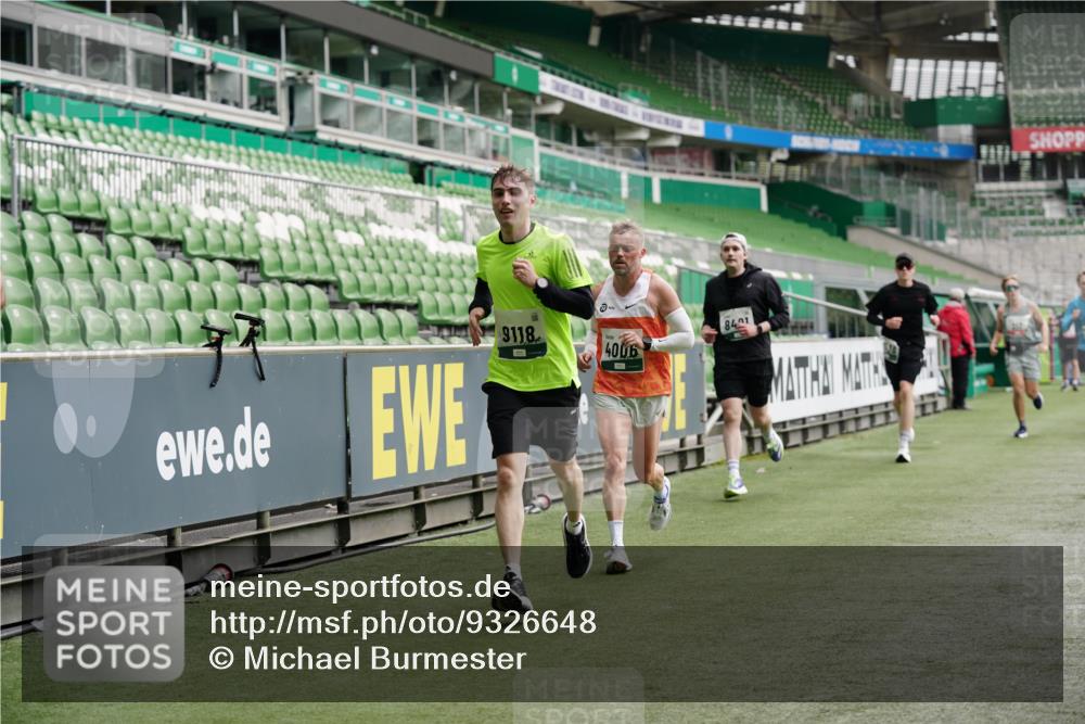 05.10.2025 - 20. swb-Marathon Bremen Michael Burmester http://msf.ph/oto/9326648 05.10.2025 12:49:48 Laufen im Stadion 150, 187, 217, 270, 287, 424, 511, 845, 939, 1257, 1388, 1535, 1609, 1707, 1727, 1876, 1904, 2044, 2356, 2594, 2988, 2990, 3124, 3259, 3353, 3544, 3738, 3885, 3960, 4006, 4367, 4438, 4870, 5118, 5894, 6214, 6281, 6431, 6619, 6805, 6877, 7647, 7987, 8216, 8401, 8536, 8873, 9118, 1195, 1654, 2119, 2990, 4385, 6171, 7904, 8507, 8630, 9114 meine-sportfotos.de