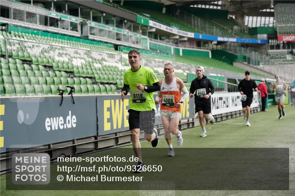 05.10.2025 - 20. swb-Marathon Bremen Michael Burmester http://msf.ph/oto/9326650 05.10.2025 12:49:48 Laufen im Stadion 150, 187, 217, 270, 287, 424, 511, 845, 939, 1257, 1388, 1535, 1609, 1707, 1727, 1876, 1904, 2044, 2356, 2594, 2988, 2990, 3124, 3259, 3353, 3544, 3738, 3885, 3960, 4006, 4367, 4438, 4870, 5118, 5894, 6214, 6281, 6431, 6619, 6805, 6877, 7647, 7987, 8216, 8401, 8536, 8873, 9118, 1195, 1654, 2119, 2990, 4385, 6171, 7904, 8507, 8630, 9114 meine-sportfotos.de