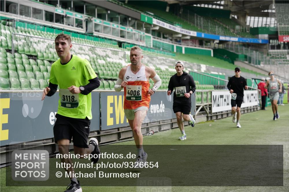 05.10.2025 - 20. swb-Marathon Bremen Michael Burmester http://msf.ph/oto/9326654 05.10.2025 12:49:49 Laufen im Stadion 150, 187, 217, 270, 287, 424, 511, 845, 939, 1257, 1388, 1535, 1609, 1707, 1727, 1876, 1904, 2044, 2356, 2594, 2988, 3124, 3259, 3353, 3544, 3738, 3885, 3960, 4006, 4367, 4438, 4870, 5118, 5894, 6214, 6281, 6431, 6619, 6805, 6877, 7647, 7987, 8216, 8401, 8536, 8873, 9118, 1195, 1654, 2119, 2594, 2988, 2990, 4385, 6171, 7904, 8630, 9114 meine-sportfotos.de