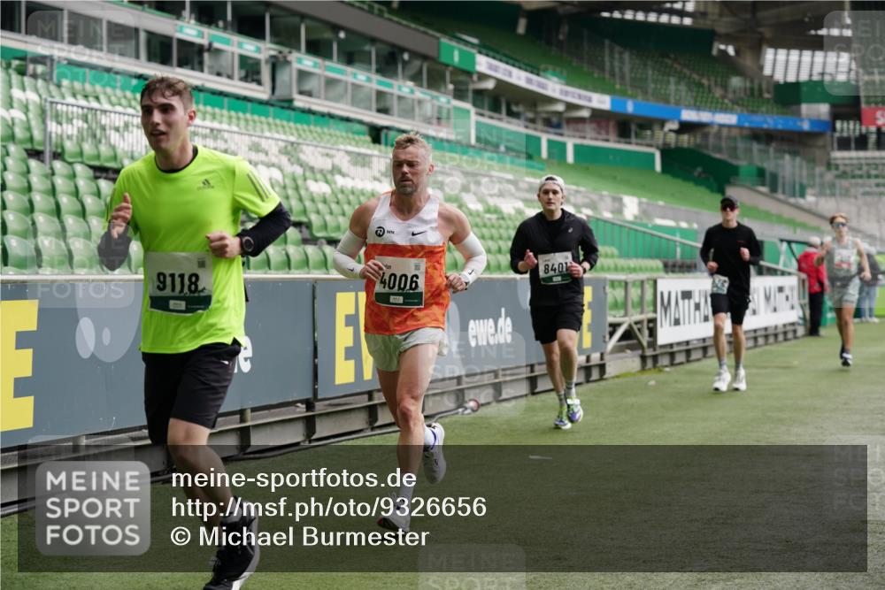 05.10.2025 - 20. swb-Marathon Bremen Michael Burmester http://msf.ph/oto/9326656 05.10.2025 12:49:49 Laufen im Stadion 150, 187, 217, 270, 287, 424, 511, 845, 939, 1257, 1388, 1535, 1609, 1707, 1727, 1876, 1904, 2044, 2356, 2594, 2988, 3124, 3259, 3353, 3544, 3738, 3885, 3960, 4006, 4367, 4438, 4870, 5118, 5894, 6214, 6281, 6431, 6619, 6805, 6877, 7647, 7987, 8216, 8401, 8536, 8873, 9118, 1195, 1654, 2119, 2594, 2988, 2990, 4385, 6171, 7904, 8630, 9114 meine-sportfotos.de