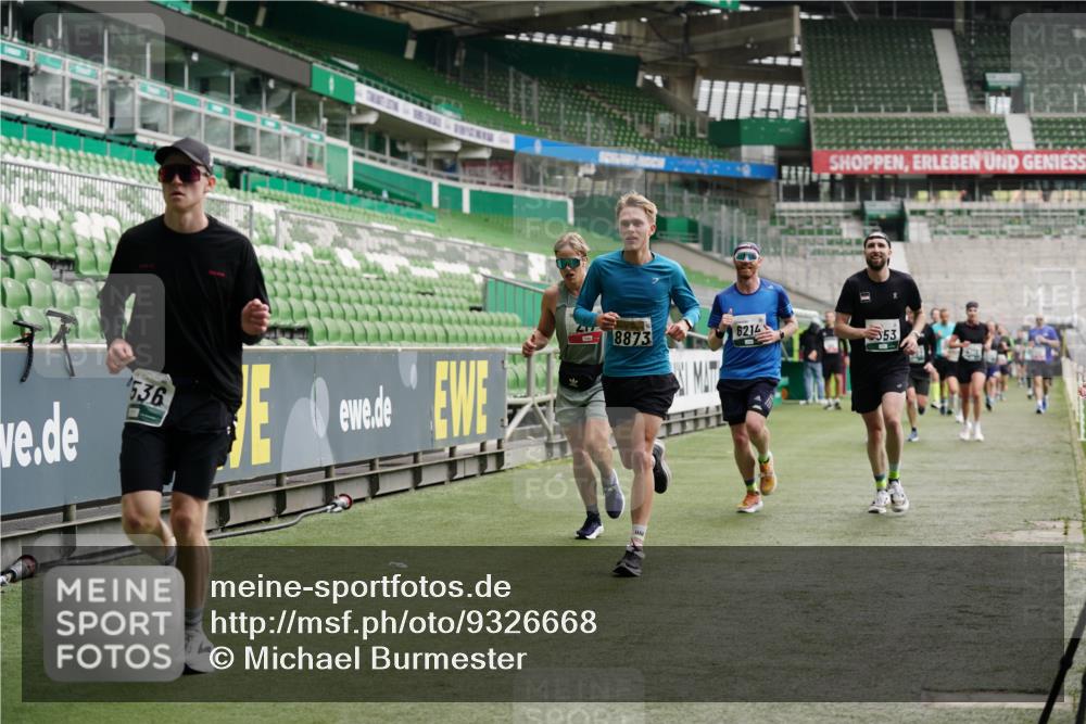 05.10.2025 - 20. swb-Marathon Bremen Michael Burmester http://msf.ph/oto/9326668 05.10.2025 12:49:52 Laufen im Stadion 150, 187, 217, 270, 287, 424, 511, 845, 939, 1257, 1388, 1535, 1609, 1707, 1727, 1876, 1904, 2044, 2356, 3124, 3259, 3353, 3544, 3738, 3885, 3960, 4006, 4318, 4367, 4438, 4870, 5118, 5894, 6214, 6216, 6281, 6431, 6619, 6805, 6877, 7647, 7987, 8216, 8401, 8536, 8873, 9118, 1195, 1654, 2119, 2594, 2988, 2990, 4385, 8630, 9114 meine-sportfotos.de