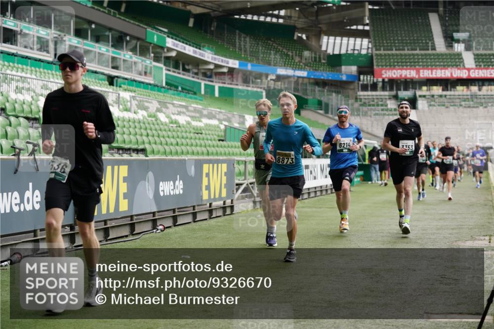 05.10.2025 - 20. swb-Marathon Bremen Michael Burmester http://msf.ph/oto/9326670 05.10.2025 12:49:52 Laufen im Stadion 150, 187, 217, 270, 287, 424, 511, 845, 939, 1257, 1388, 1535, 1609, 1707, 1727, 1876, 1904, 2044, 2356, 3124, 3259, 3353, 3544, 3738, 3885, 3960, 4006, 4318, 4367, 4438, 4870, 5118, 5894, 6214, 6216, 6281, 6431, 6619, 6805, 6877, 7647, 7987, 8216, 8401, 8536, 8873, 9118, 1195, 1654, 2119, 2594, 2988, 2990, 4385, 8630, 9114 meine-sportfotos.de