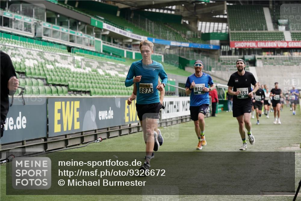05.10.2025 - 20. swb-Marathon Bremen Michael Burmester http://msf.ph/oto/9326672 05.10.2025 12:49:53 Laufen im Stadion 150, 187, 217, 270, 287, 424, 511, 845, 939, 1257, 1388, 1535, 1609, 1707, 1727, 1876, 1904, 2044, 2356, 3124, 3259, 3353, 3544, 3738, 3885, 3960, 4006, 4318, 4367, 4438, 4870, 5118, 5894, 6214, 6216, 6281, 6431, 6619, 6805, 6877, 7647, 7987, 8216, 8401, 8536, 8873, 9118, 1195, 1654, 2119, 2594, 2988, 2990, 4385, 8630, 9114 meine-sportfotos.de