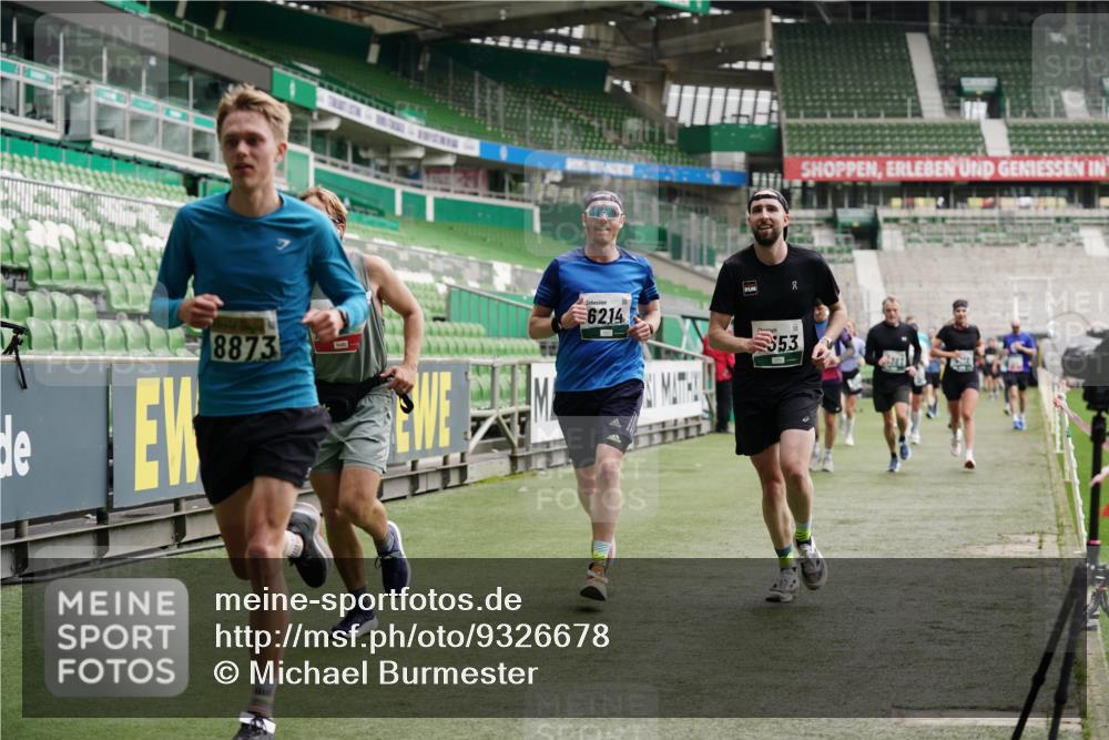 05.10.2025 - 20. swb-Marathon Bremen Michael Burmester http://msf.ph/oto/9326678 05.10.2025 12:49:54 Laufen im Stadion 150, 187, 217, 270, 287, 424, 511, 845, 939, 1257, 1388, 1535, 1609, 1707, 1727, 1876, 1904, 2044, 2356, 3124, 3259, 3353, 3544, 3738, 3885, 3960, 4006, 4318, 4367, 4438, 4870, 5118, 5894, 6214, 6216, 6281, 6431, 6619, 6805, 6877, 7647, 7987, 8216, 8401, 8536, 8873, 9118, 1195, 1654, 2119, 2594, 2988, 2990, 4385, 8630, 9114 meine-sportfotos.de