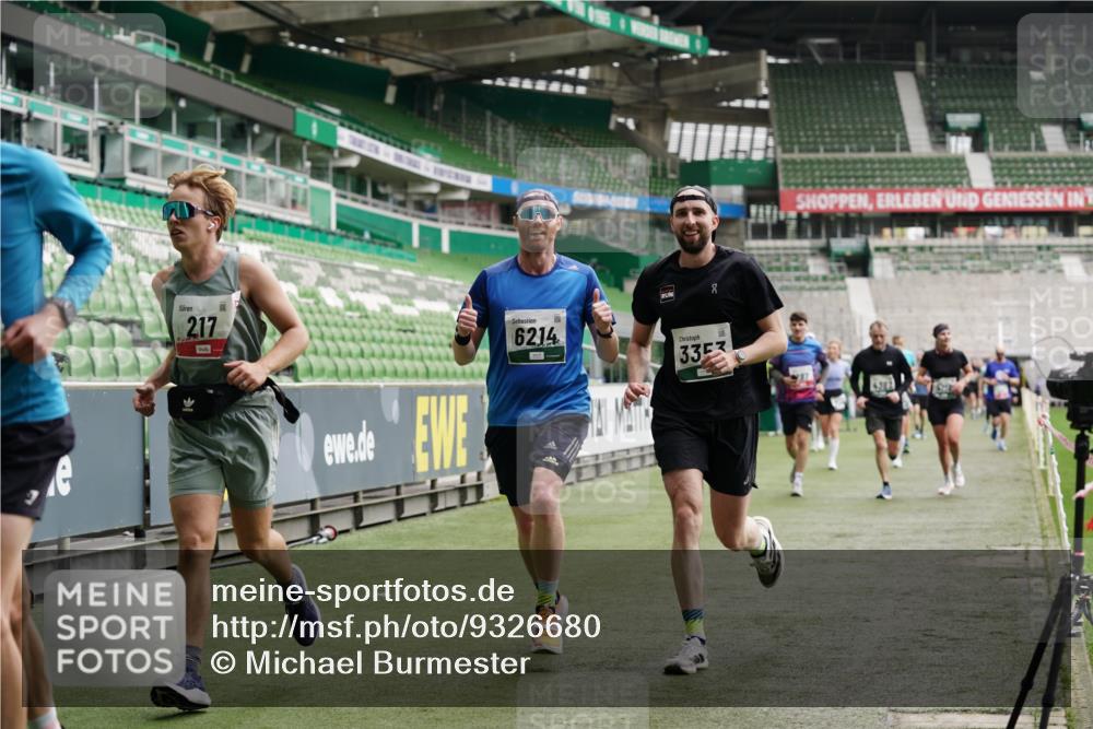 05.10.2025 - 20. swb-Marathon Bremen Michael Burmester http://msf.ph/oto/9326680 05.10.2025 12:49:54 Laufen im Stadion 150, 187, 217, 270, 287, 424, 511, 845, 939, 1257, 1388, 1535, 1609, 1707, 1727, 1876, 1904, 2044, 2356, 3124, 3259, 3353, 3544, 3738, 3885, 3960, 4006, 4318, 4367, 4438, 4870, 5118, 5894, 6214, 6216, 6281, 6431, 6619, 6805, 6877, 7647, 7987, 8216, 8401, 8536, 8873, 9118, 1195, 1654, 2119, 2594, 2988, 2990, 4385, 8630, 9114 meine-sportfotos.de