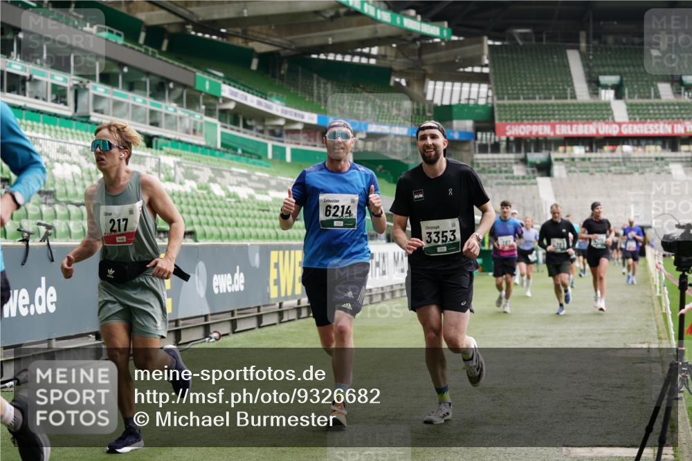 05.10.2025 - 20. swb-Marathon Bremen Michael Burmester http://msf.ph/oto/9326682 05.10.2025 12:49:55 Laufen im Stadion 150, 187, 217, 270, 287, 424, 511, 845, 939, 1257, 1388, 1535, 1609, 1707, 1727, 1876, 1904, 2044, 2356, 2721, 3124, 3259, 3353, 3544, 3738, 3885, 3960, 4006, 4318, 4367, 4438, 4870, 5118, 5894, 6214, 6216, 6281, 6431, 6619, 6805, 6877, 7647, 7963, 7987, 8216, 8401, 8536, 8873, 8907, 9118, 1195, 1654, 2119, 2594, 2988, 2990, 4385, 8630, 9114 meine-sportfotos.de