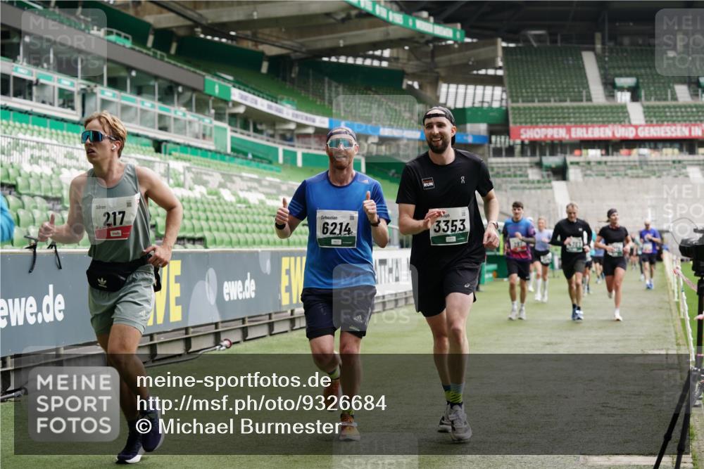 05.10.2025 - 20. swb-Marathon Bremen Michael Burmester http://msf.ph/oto/9326684 05.10.2025 12:49:55 Laufen im Stadion 150, 187, 217, 270, 287, 424, 511, 845, 939, 1257, 1388, 1535, 1609, 1707, 1727, 1876, 1904, 2044, 2356, 2721, 3124, 3259, 3353, 3544, 3738, 3885, 3960, 4006, 4318, 4367, 4438, 4870, 5118, 5894, 6214, 6216, 6281, 6431, 6619, 6805, 6877, 7647, 7963, 7987, 8216, 8401, 8536, 8873, 8907, 9118, 1195, 1654, 2119, 2594, 2988, 2990, 4385, 8630, 9114 meine-sportfotos.de