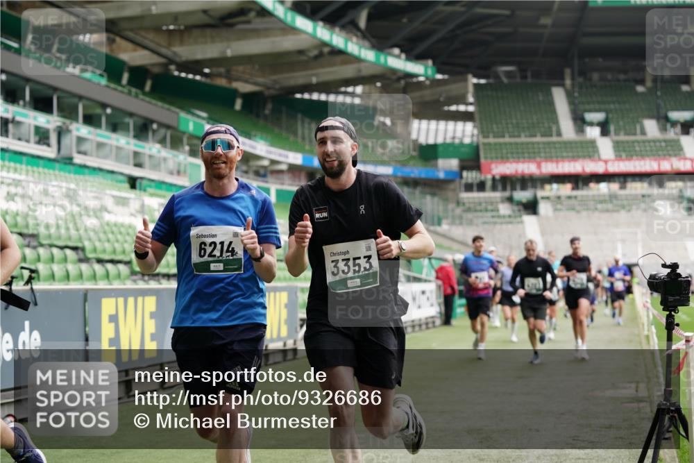 05.10.2025 - 20. swb-Marathon Bremen Michael Burmester http://msf.ph/oto/9326686 05.10.2025 12:49:55 Laufen im Stadion 150, 187, 217, 270, 287, 424, 511, 845, 939, 1257, 1388, 1535, 1609, 1707, 1727, 1876, 1904, 2044, 2356, 2721, 3124, 3259, 3353, 3544, 3738, 3885, 3960, 4006, 4318, 4367, 4438, 4870, 5118, 5894, 6214, 6216, 6281, 6431, 6619, 6805, 6877, 7647, 7963, 7987, 8216, 8401, 8536, 8873, 8907, 9118, 1195, 1654, 2119, 2594, 2988, 2990, 4385, 8630, 9114 meine-sportfotos.de