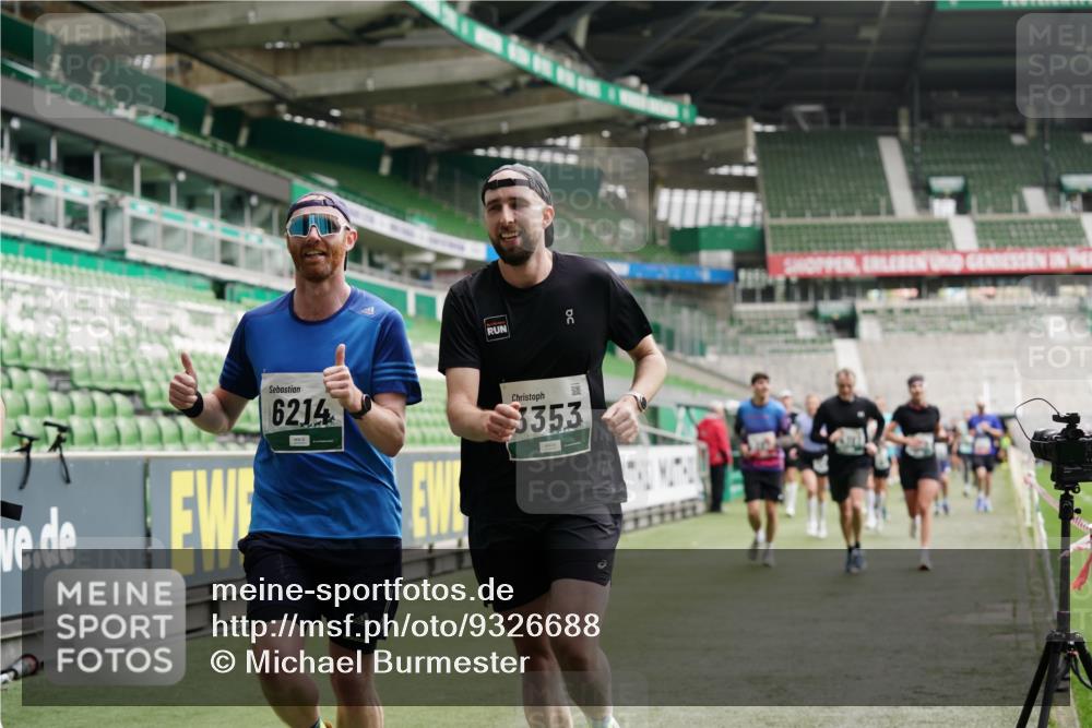 05.10.2025 - 20. swb-Marathon Bremen Michael Burmester http://msf.ph/oto/9326688 05.10.2025 12:49:55 Laufen im Stadion 150, 187, 217, 270, 287, 424, 511, 845, 939, 1257, 1388, 1535, 1609, 1707, 1727, 1876, 1904, 2044, 2356, 2721, 3124, 3259, 3353, 3544, 3738, 3885, 3960, 4006, 4318, 4367, 4438, 4870, 5118, 5894, 6214, 6216, 6281, 6431, 6619, 6805, 6877, 7647, 7963, 7987, 8216, 8401, 8536, 8873, 8907, 9118, 1195, 1654, 2119, 2594, 2988, 2990, 4385, 8630, 9114 meine-sportfotos.de