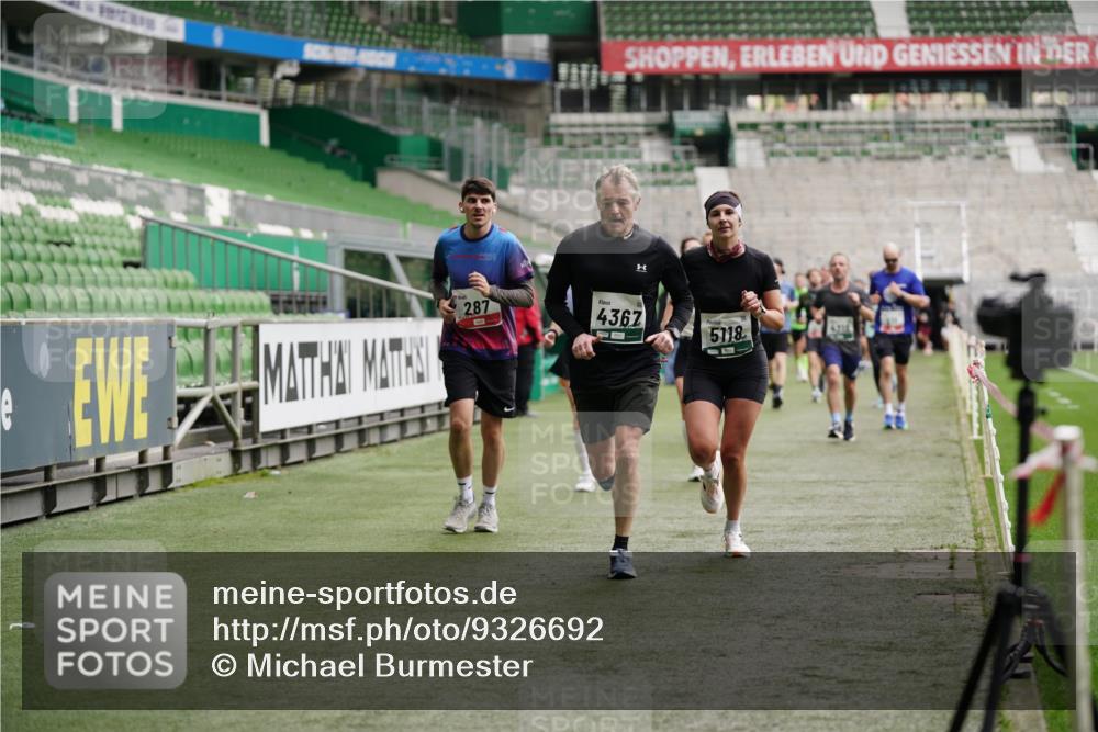 05.10.2025 - 20. swb-Marathon Bremen Michael Burmester http://msf.ph/oto/9326692 05.10.2025 12:49:57 Laufen im Stadion 150, 187, 217, 270, 287, 424, 511, 679, 845, 939, 1257, 1388, 1535, 1609, 1707, 1727, 1876, 1904, 2044, 2356, 2721, 3124, 3259, 3353, 3544, 3738, 3885, 3960, 4006, 4318, 4367, 4438, 4870, 4938, 5118, 5894, 6214, 6216, 6281, 6431, 6619, 6805, 6877, 7647, 7826, 7963, 7987, 8216, 8401, 8536, 8873, 8907, 9118, 1654, 2119, 2594, 2988, 2990, 3124, 4385, 8630, 9114 meine-sportfotos.de