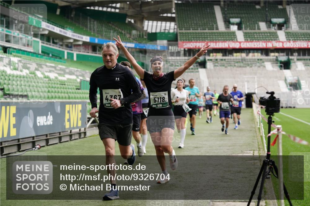 05.10.2025 - 20. swb-Marathon Bremen Michael Burmester http://msf.ph/oto/9326704 05.10.2025 12:49:59 Laufen im Stadion 150, 187, 217, 270, 287, 424, 511, 679, 845, 906, 939, 1257, 1388, 1535, 1609, 1707, 1727, 1876, 1904, 2044, 2356, 2721, 3259, 3353, 3544, 3738, 3885, 3960, 4006, 4318, 4367, 4438, 4870, 4938, 5118, 5389, 5873, 5894, 6214, 6216, 6281, 6431, 6619, 6805, 6877, 7647, 7826, 7963, 7987, 8216, 8401, 8536, 8873, 8907, 9118, 1654, 2119, 2594, 2988, 2990, 3124, 4385, 8216 meine-sportfotos.de