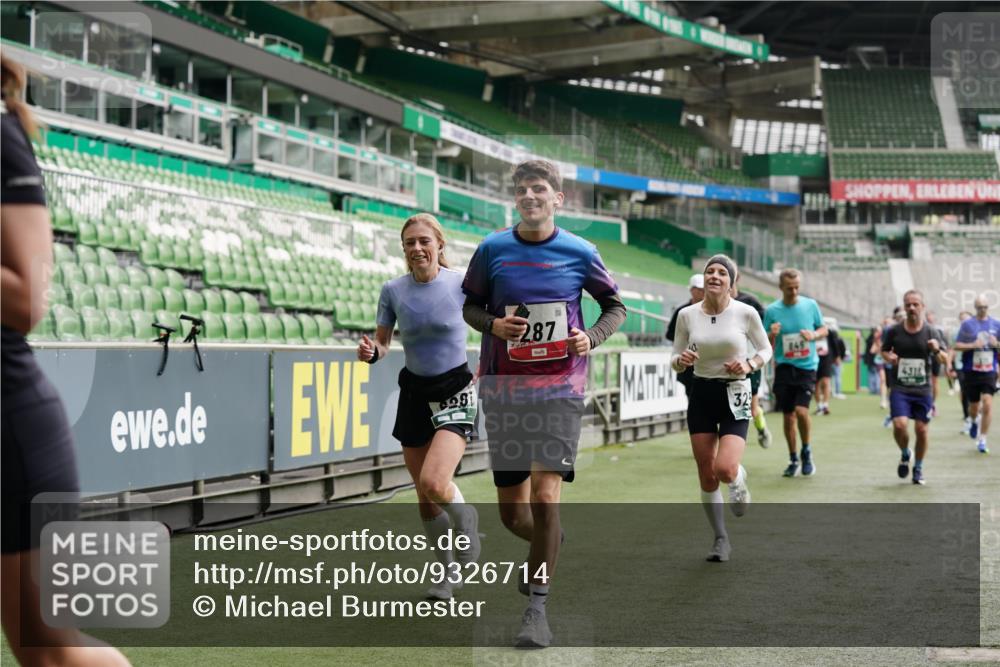 05.10.2025 - 20. swb-Marathon Bremen Michael Burmester http://msf.ph/oto/9326714 05.10.2025 12:50:01 Laufen im Stadion 150, 187, 217, 270, 287, 424, 511, 679, 845, 906, 939, 1257, 1388, 1535, 1609, 1707, 1876, 1904, 2044, 2356, 2721, 3228, 3259, 3353, 3544, 3738, 3885, 3960, 4006, 4318, 4367, 4438, 4870, 4938, 5118, 5389, 5564, 5873, 5894, 6214, 6216, 6281, 6431, 6619, 6717, 6805, 6877, 7647, 7826, 7963, 7987, 8401, 8536, 8873, 8907, 9118, 1654, 1727, 2119, 2594, 2988, 2990, 3124, 4385, 6619, 6877, 8216 meine-sportfotos.de