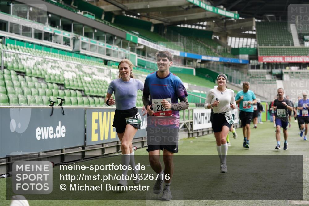 05.10.2025 - 20. swb-Marathon Bremen Michael Burmester http://msf.ph/oto/9326716 05.10.2025 12:50:01 Laufen im Stadion 150, 187, 217, 270, 287, 424, 511, 679, 845, 906, 939, 1257, 1388, 1535, 1609, 1707, 1876, 1904, 2044, 2356, 2721, 3228, 3259, 3353, 3544, 3738, 3885, 3960, 4006, 4318, 4367, 4438, 4870, 4938, 5118, 5389, 5564, 5873, 5894, 6214, 6216, 6281, 6431, 6619, 6717, 6805, 6877, 7647, 7826, 7963, 7987, 8401, 8536, 8873, 8907, 9118, 1654, 1727, 2119, 2594, 2988, 2990, 3124, 4385, 6619, 6877, 8216 meine-sportfotos.de